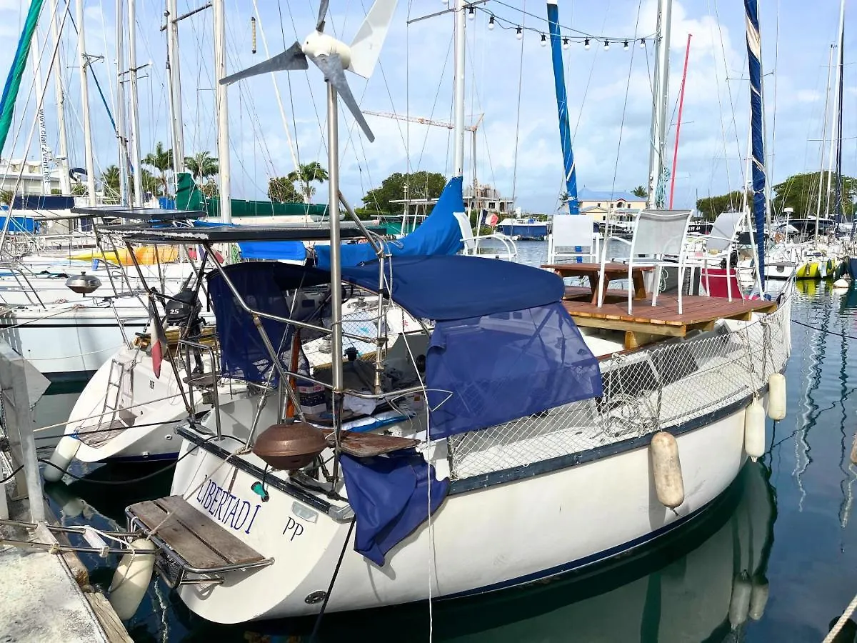 Botel Le Libertad - Kaz'A Bato Hotel Pointe-a-Pitre